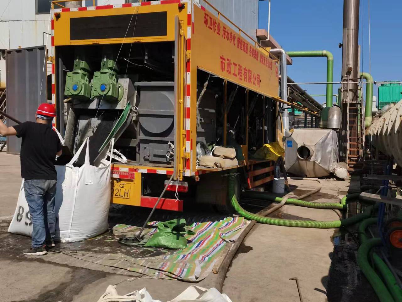 浩口原种场淤泥压干处理